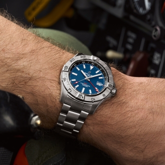 2023 Breitling Avenger Auto GMT 44 Kachel 1