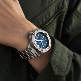 2023 Breitling Avenger Auto GMT 44 Kachel 3