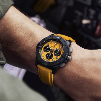 2023 Breitling Avenger Chrono 44 Night Mission Kachel 3