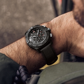 2023 Breitling Avenger Chrono 44 Night Mission Kachel 2