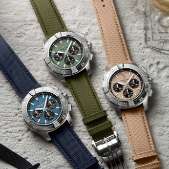 2023 Breitling Avenger Chrono 44 Trio Kachel 7